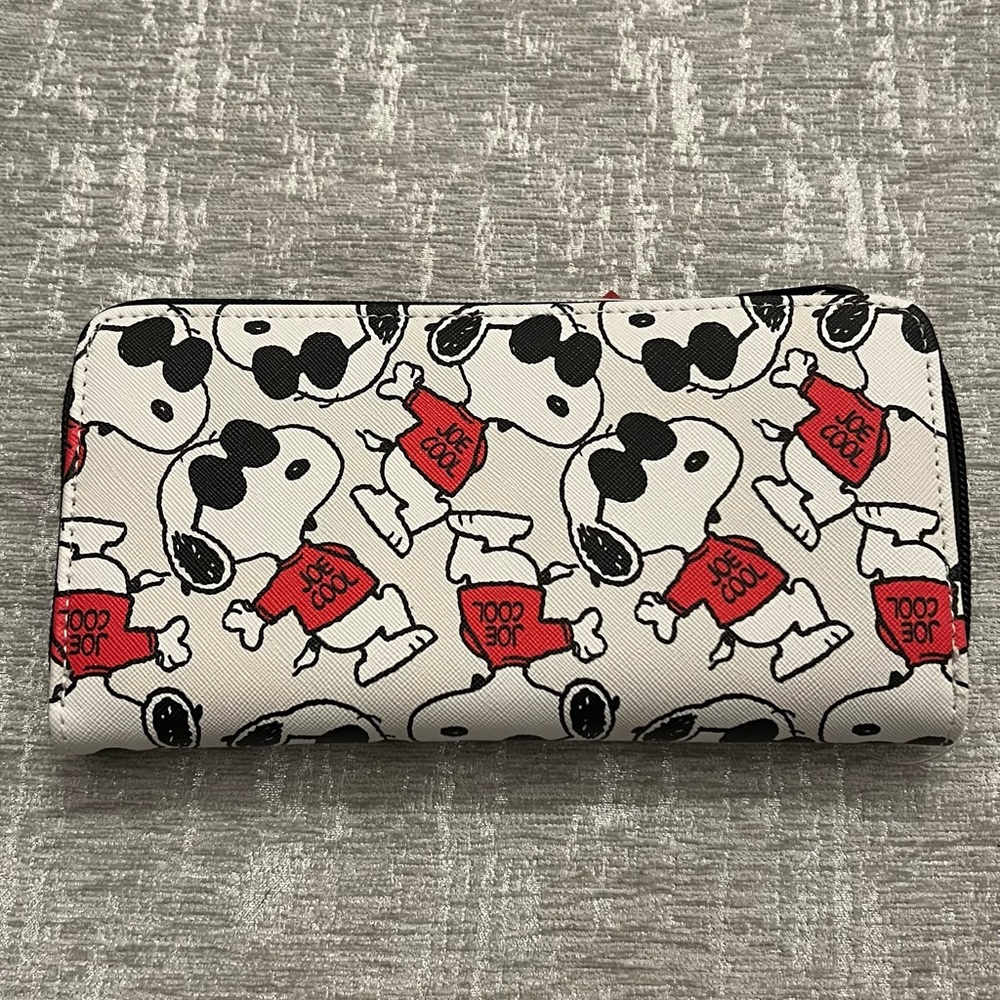 Peanuts Snoopy Zip Around Wallet - Picture 2 of 6